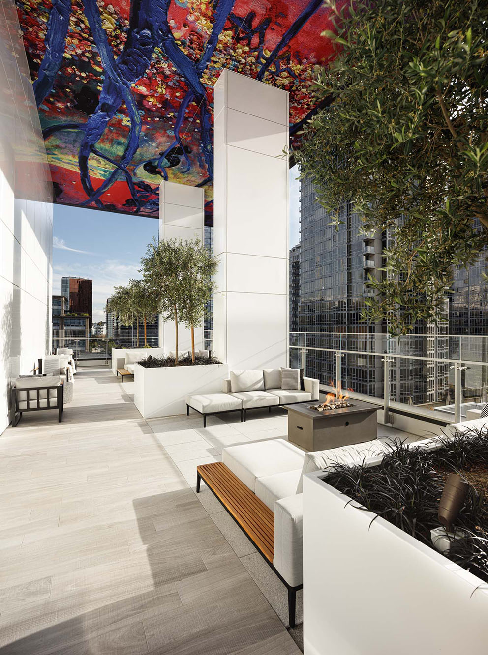 The Smithe outdoor amenity lounge - downtown