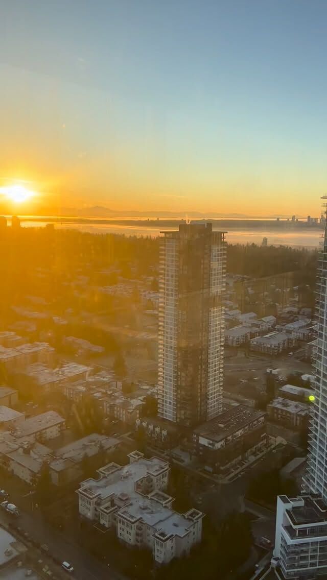 good morning from Smith & Farrow’s rooftop lounge 🌅

.⁠
.⁠
.⁠
#sunrise #ExperienceBoffo #smithandfarrow #obsessaboutthedetails #interiordesign #condoliving #westcoquitlam #coquitlam #coquitlamwest #coquitlamrealestate #coquitlamre #burquitlam #burnabymountain #burquitlamstation #vanre #yvrre