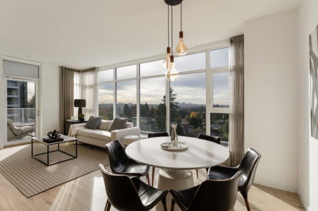 With its wide, shallow layout and expansive windows, our signature floorplan G is designed to maximize natural light and bring stunning west-facing views right into your living space. Experience our final 3-bedroom homes at Smith & Farrow. Reach out to schedule a private tour - info@SmithAndFarrow.ca / 604.456.0688.⁠
⁠
.⁠
.⁠
.⁠
#ExperienceBoffo #smithandfarrow #coquitlamrealestate #burnabyrealestate #yvrresidential